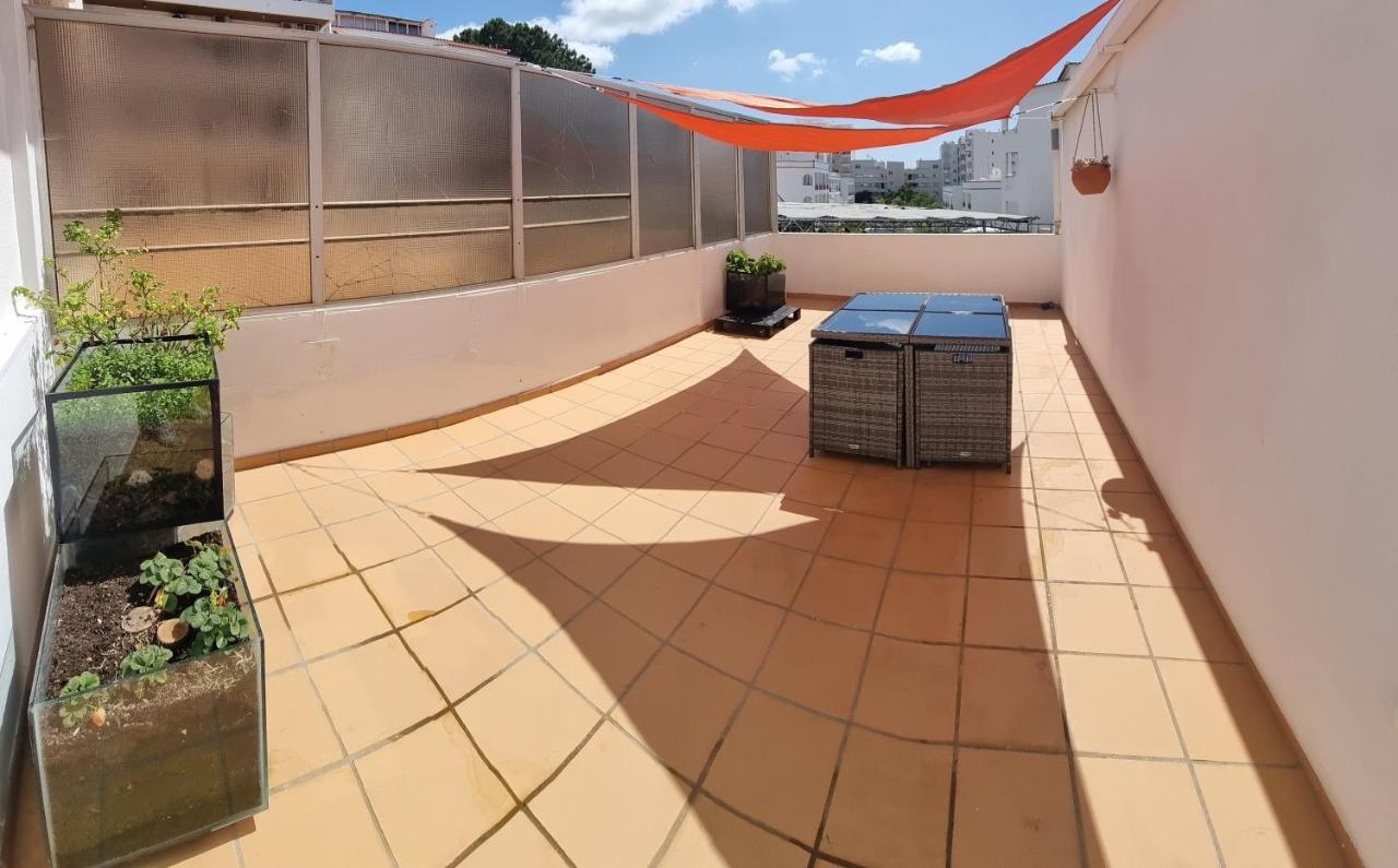Apartamento T2 Com Terraco Grande Apartman Quarteira Kültér fotó