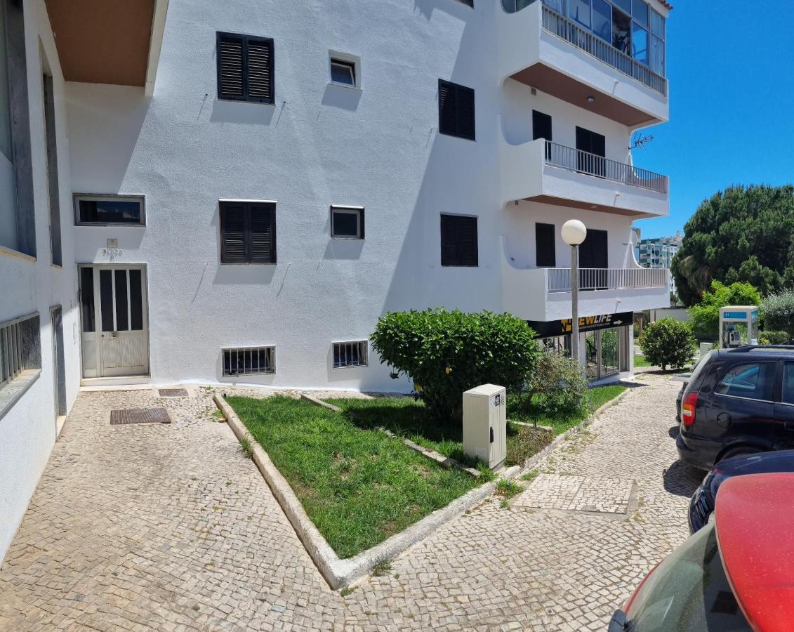 Apartamento T2 Com Terraco Grande Apartman Quarteira Kültér fotó