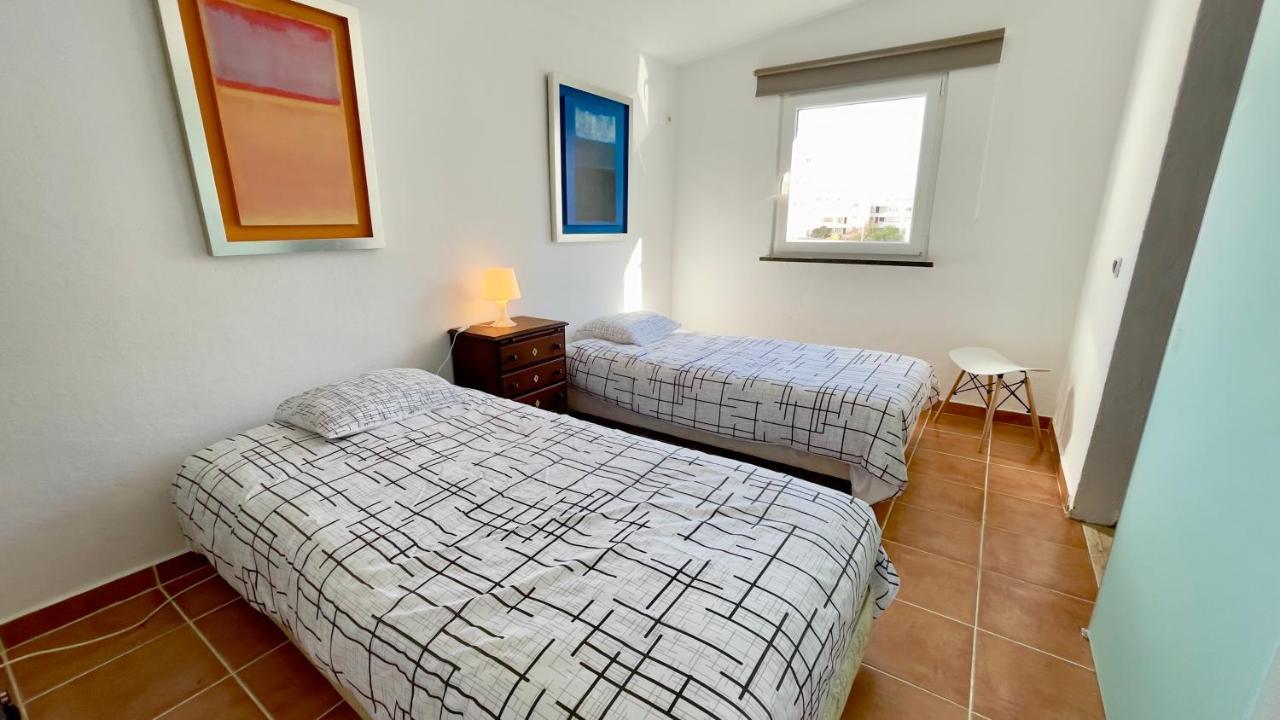 Apartamento T2 Com Terraco Grande Apartman Quarteira Kültér fotó